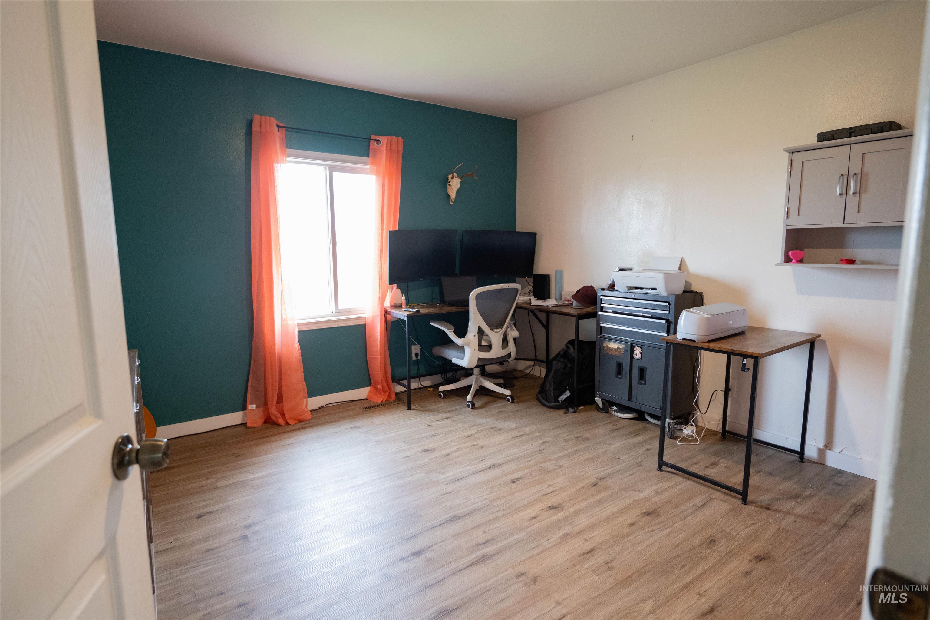 2815 Center Avenue Property Photo 22