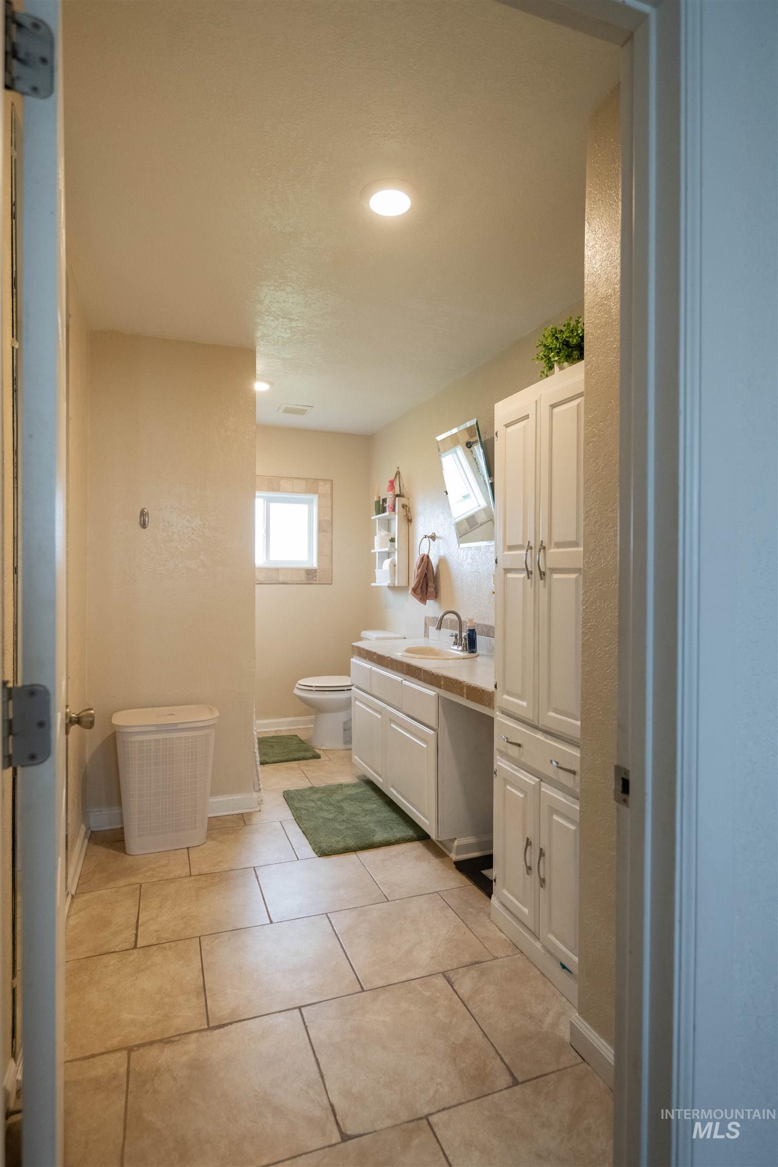 2815 Center Avenue Property Photo 28