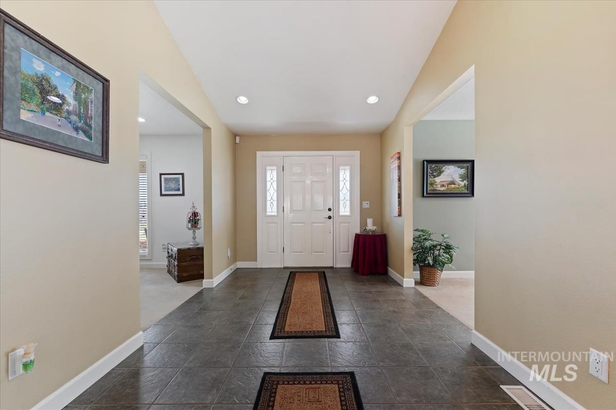 4609 N Mountain View Drive Property Photo 3