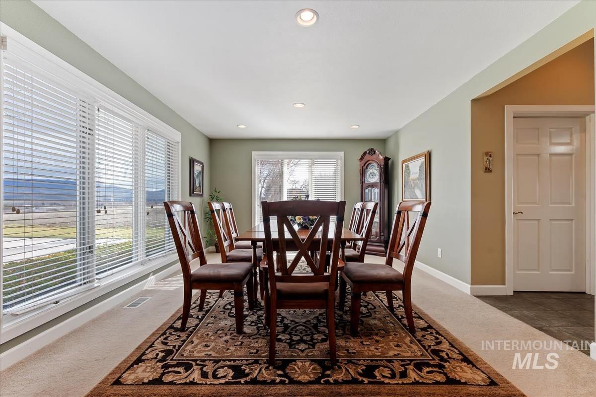 4609 N Mountain View Drive Property Photo 5