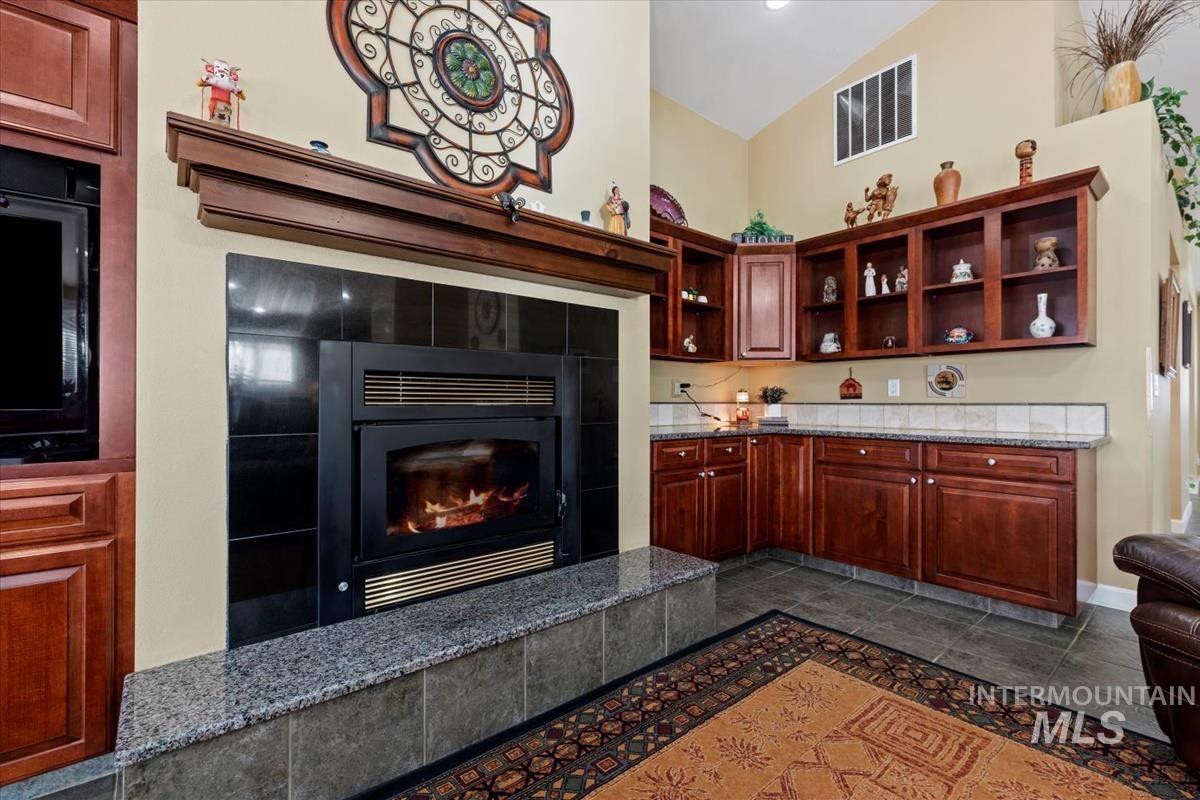4609 N Mountain View Drive Property Photo 7
