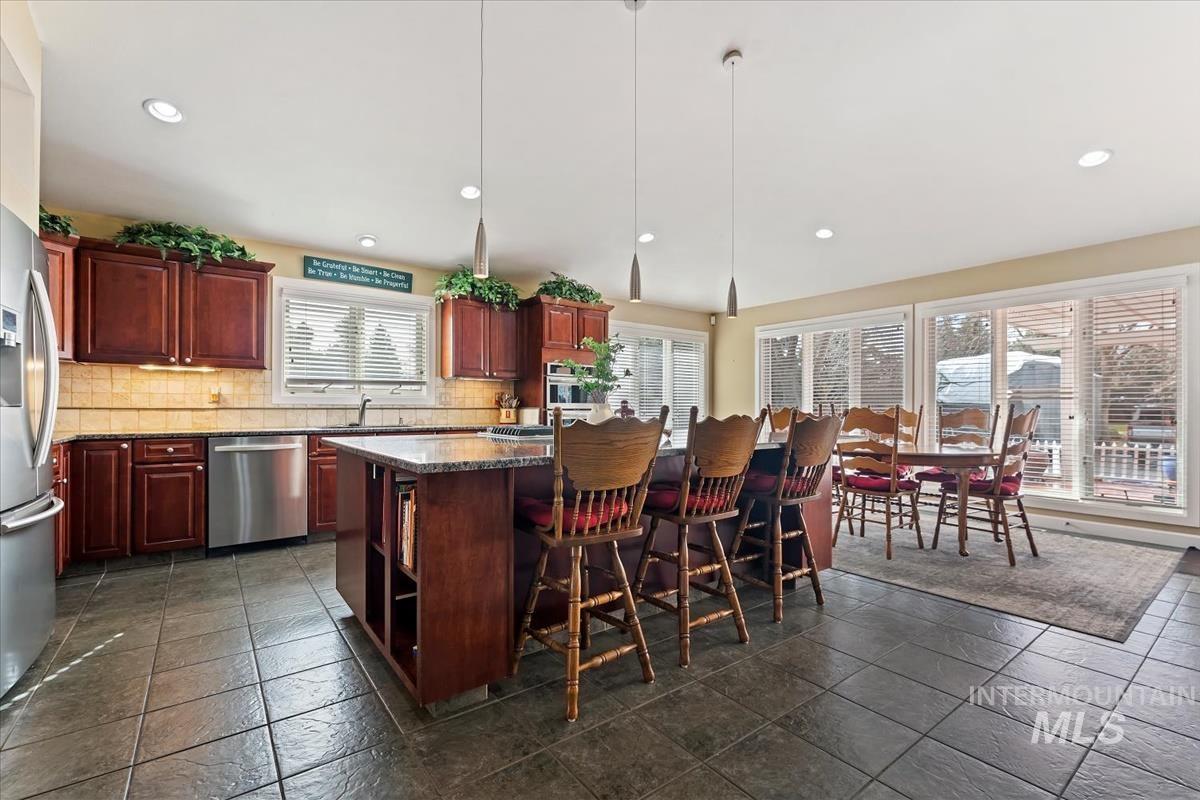 4609 N Mountain View Drive Property Photo 8