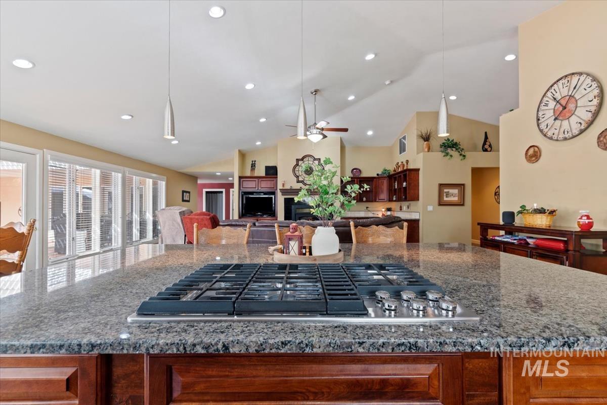 4609 N Mountain View Drive Property Photo 12