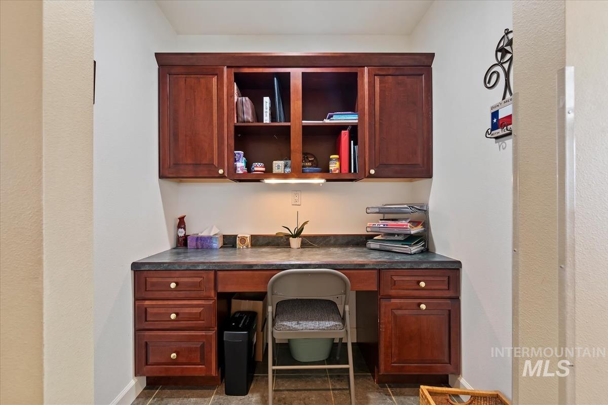 4609 N Mountain View Drive Property Photo 14