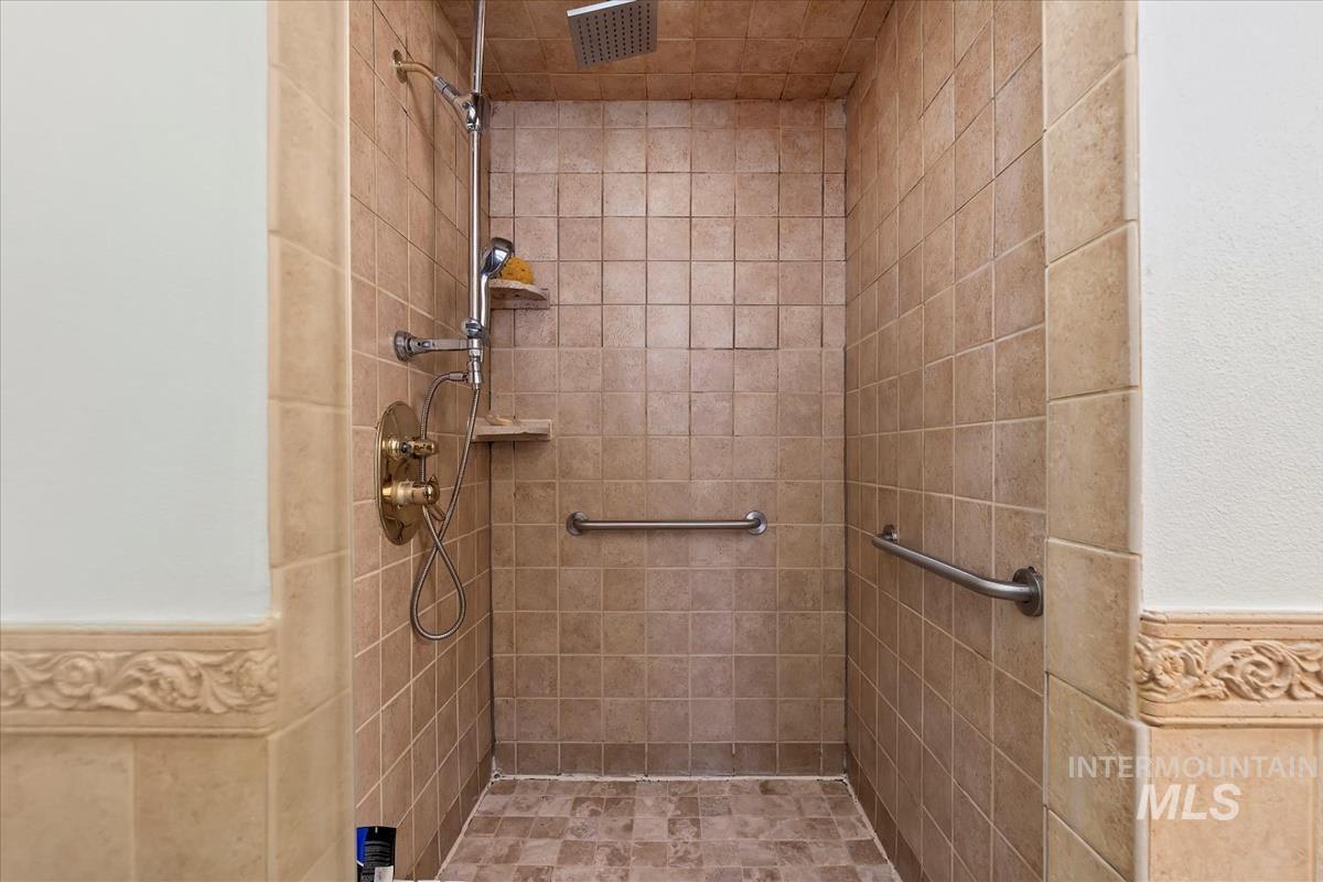 4609 N Mountain View Drive Property Photo 19