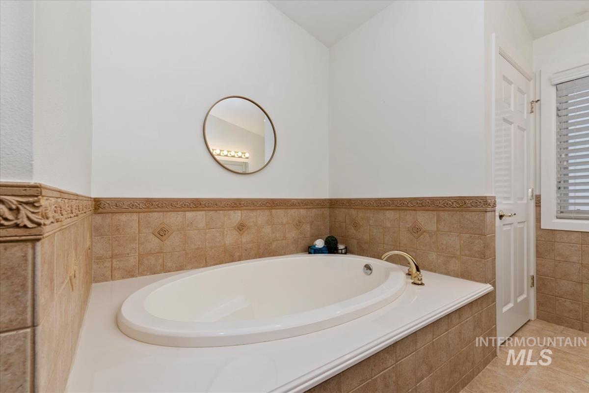 4609 N Mountain View Drive Property Photo 20