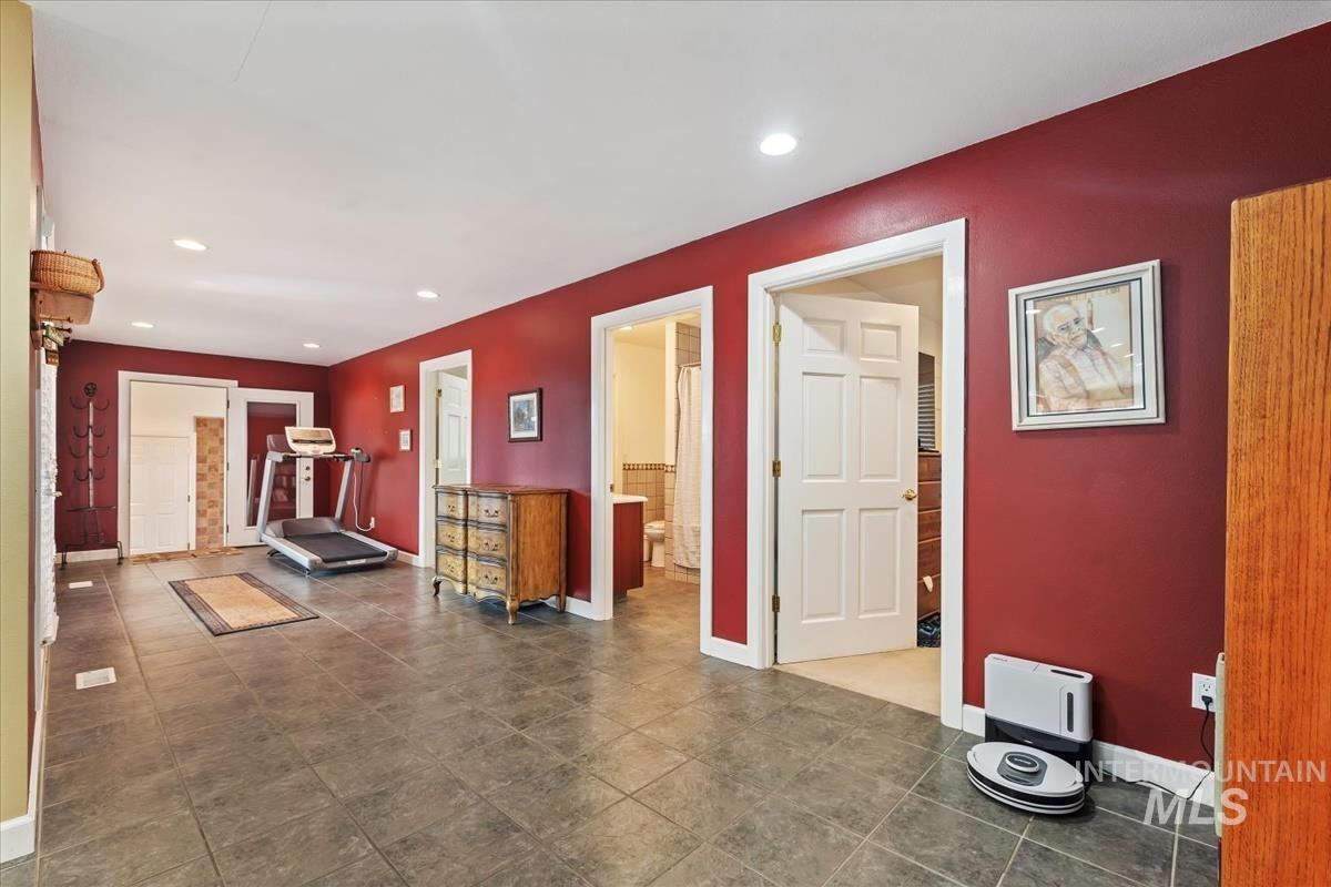 4609 N Mountain View Drive Property Photo 22