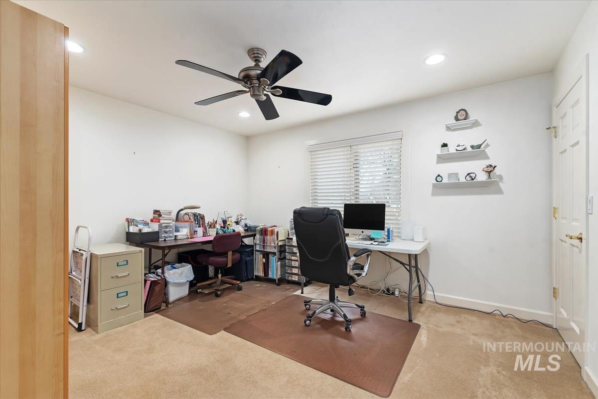 4609 N Mountain View Drive Property Photo 24