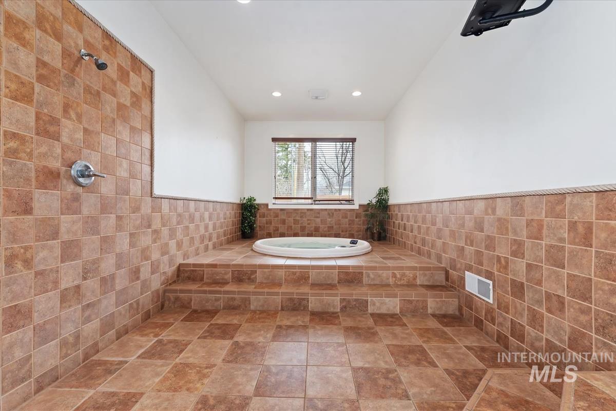 4609 N Mountain View Drive Property Photo 27