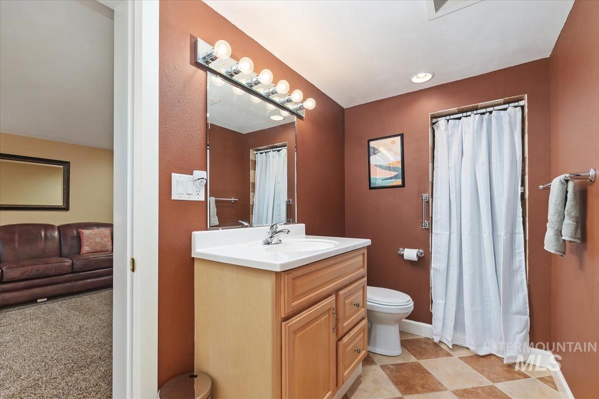 4609 N Mountain View Drive Property Photo 32