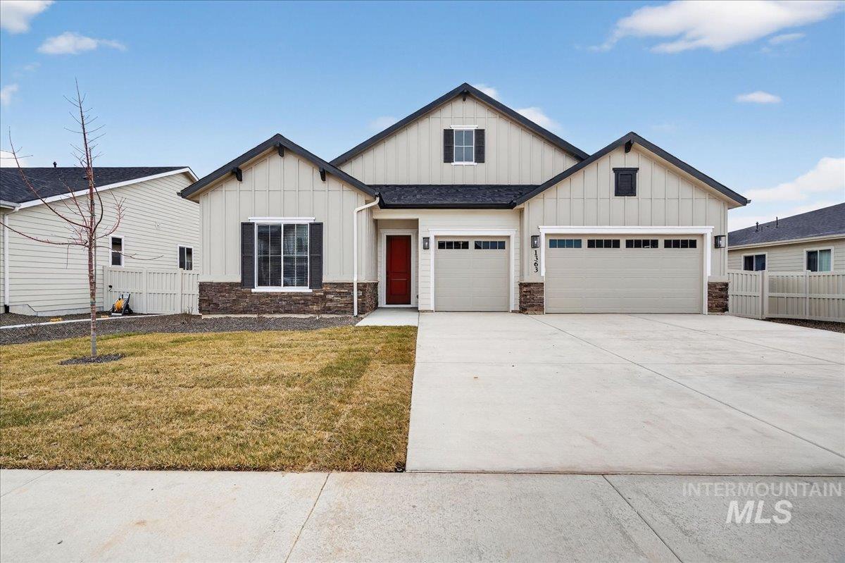 1363 Stirling Meadows Property Photo 1