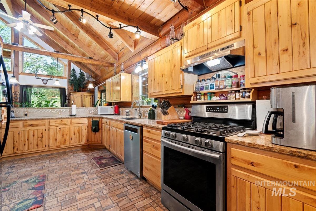 20 Red Fir Dr. Property Photo 8