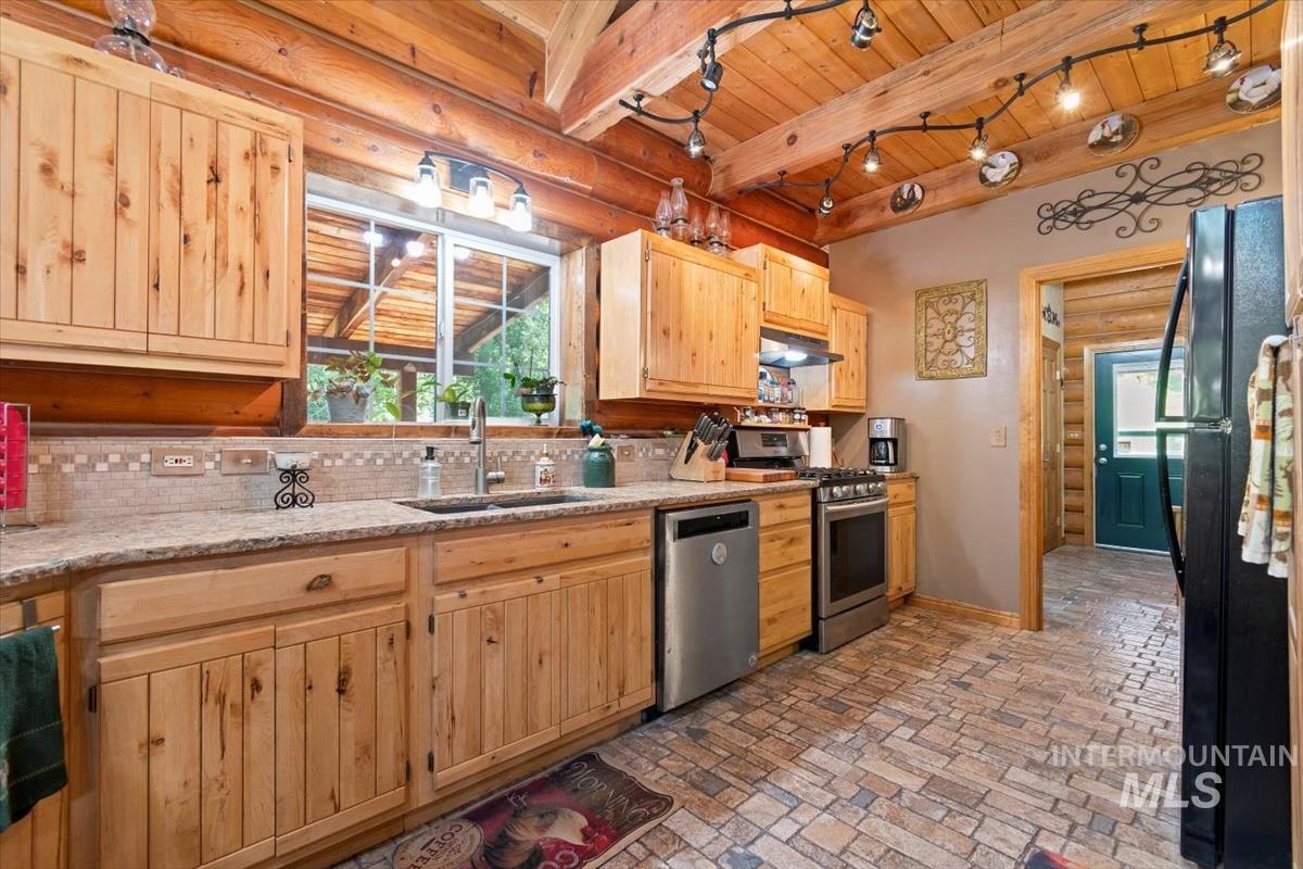 20 Red Fir Dr. Property Photo 10