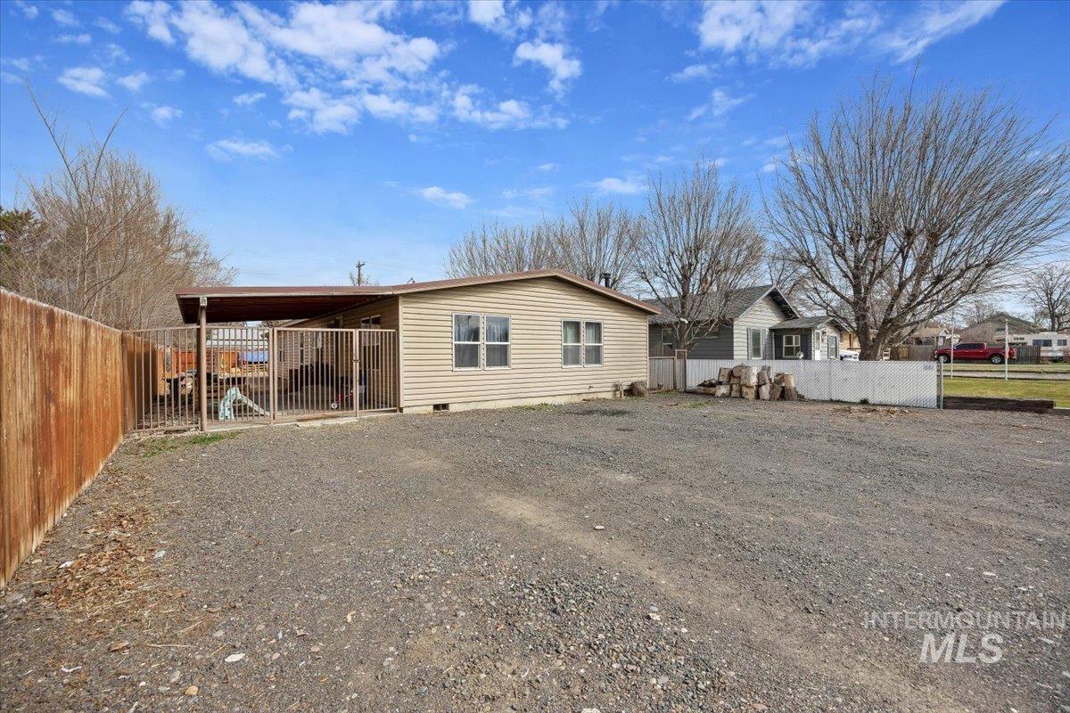 420 E Avenue C Property Photo 2