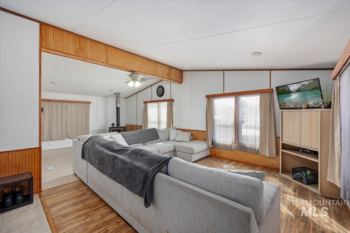 420 E Avenue C Property Photo 5