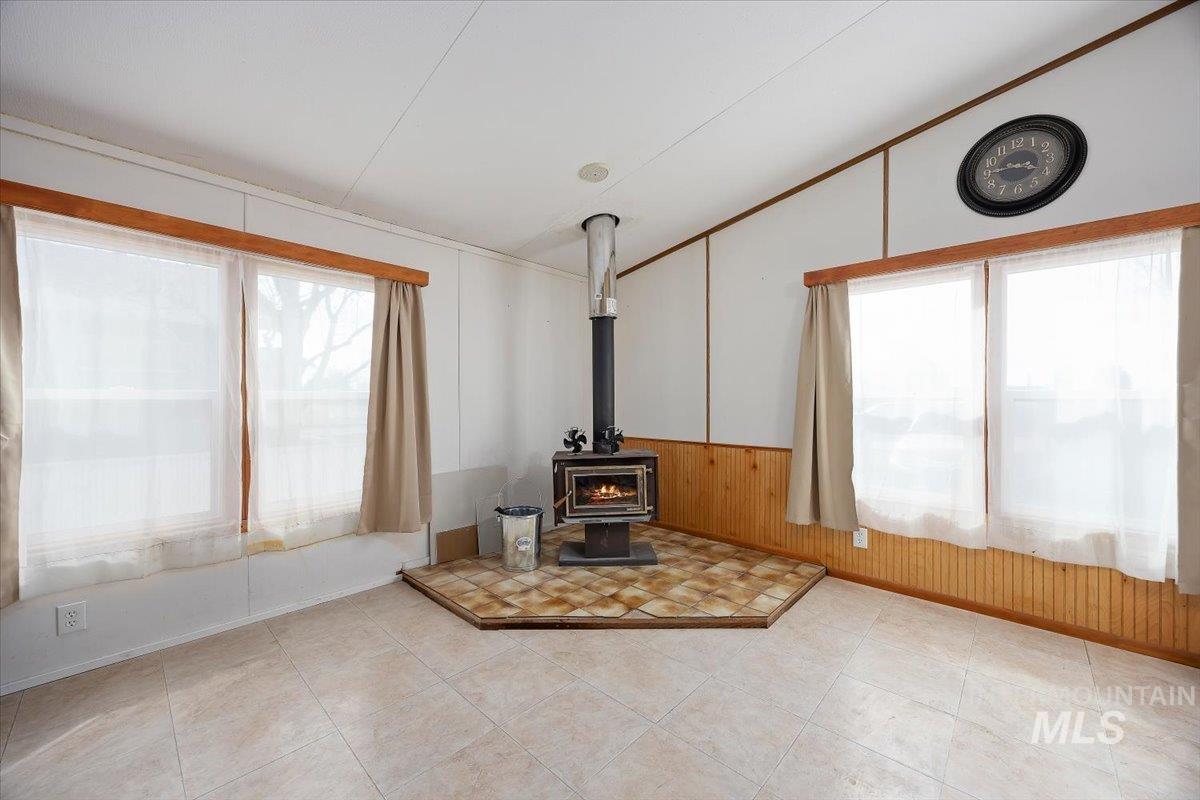 420 E Avenue C Property Photo 8
