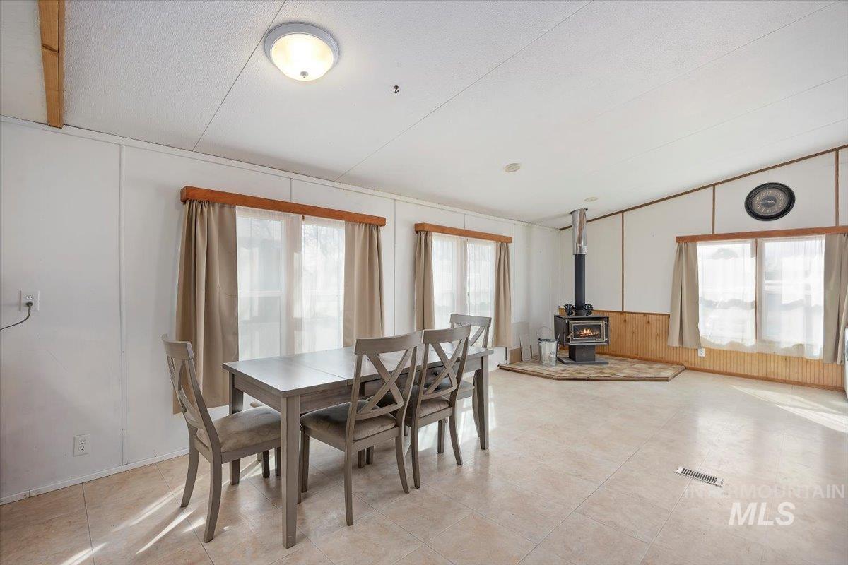 420 E Avenue C Property Photo 11