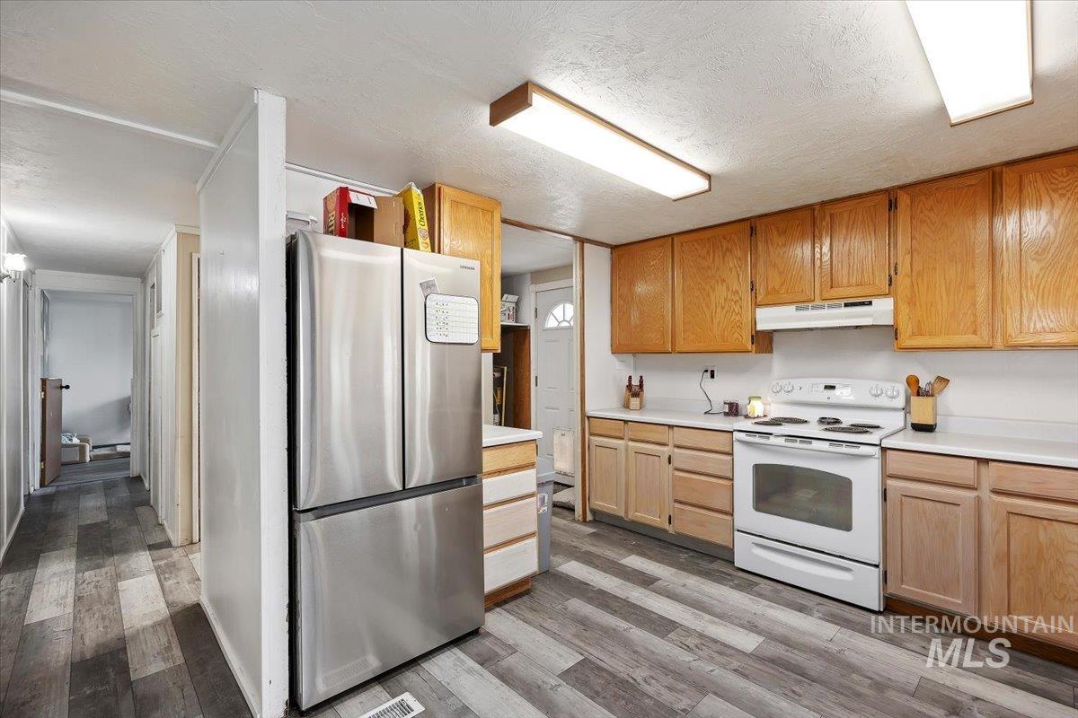 420 E Avenue C Property Photo 12