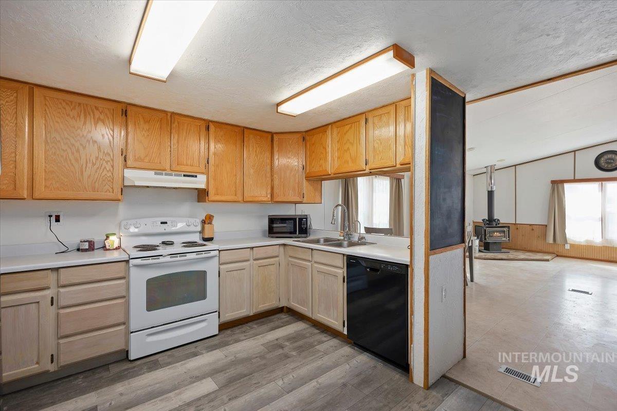 420 E Avenue C Property Photo 13