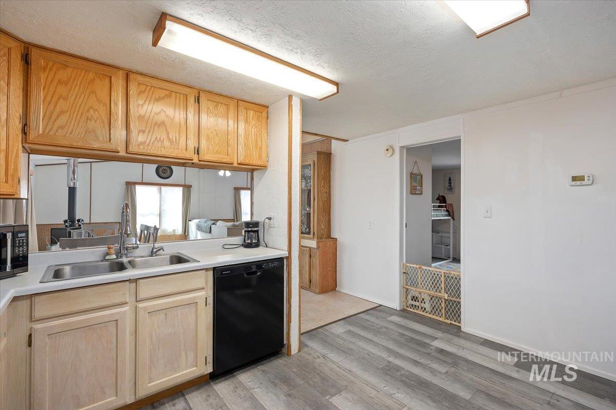 420 E Avenue C Property Photo 14
