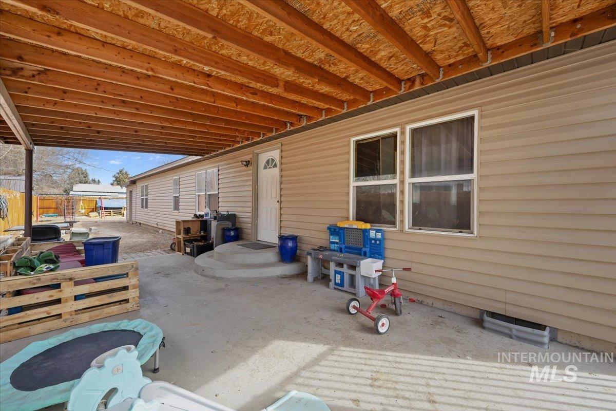 420 E Avenue C Property Photo 27