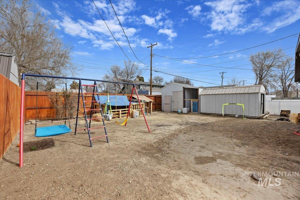 420 E Avenue C Property Photo 28