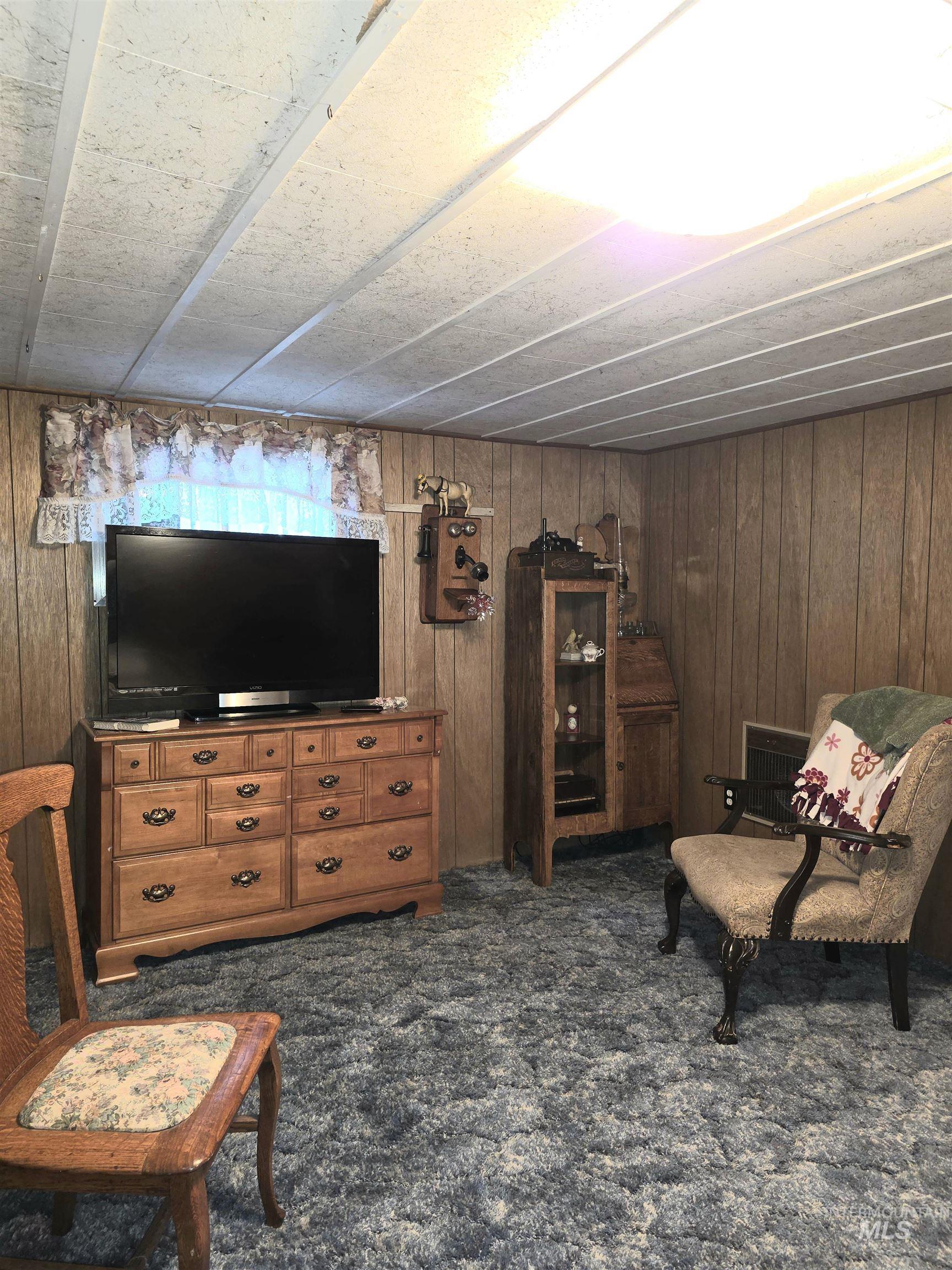 703 Johnson Avenue Property Photo 28