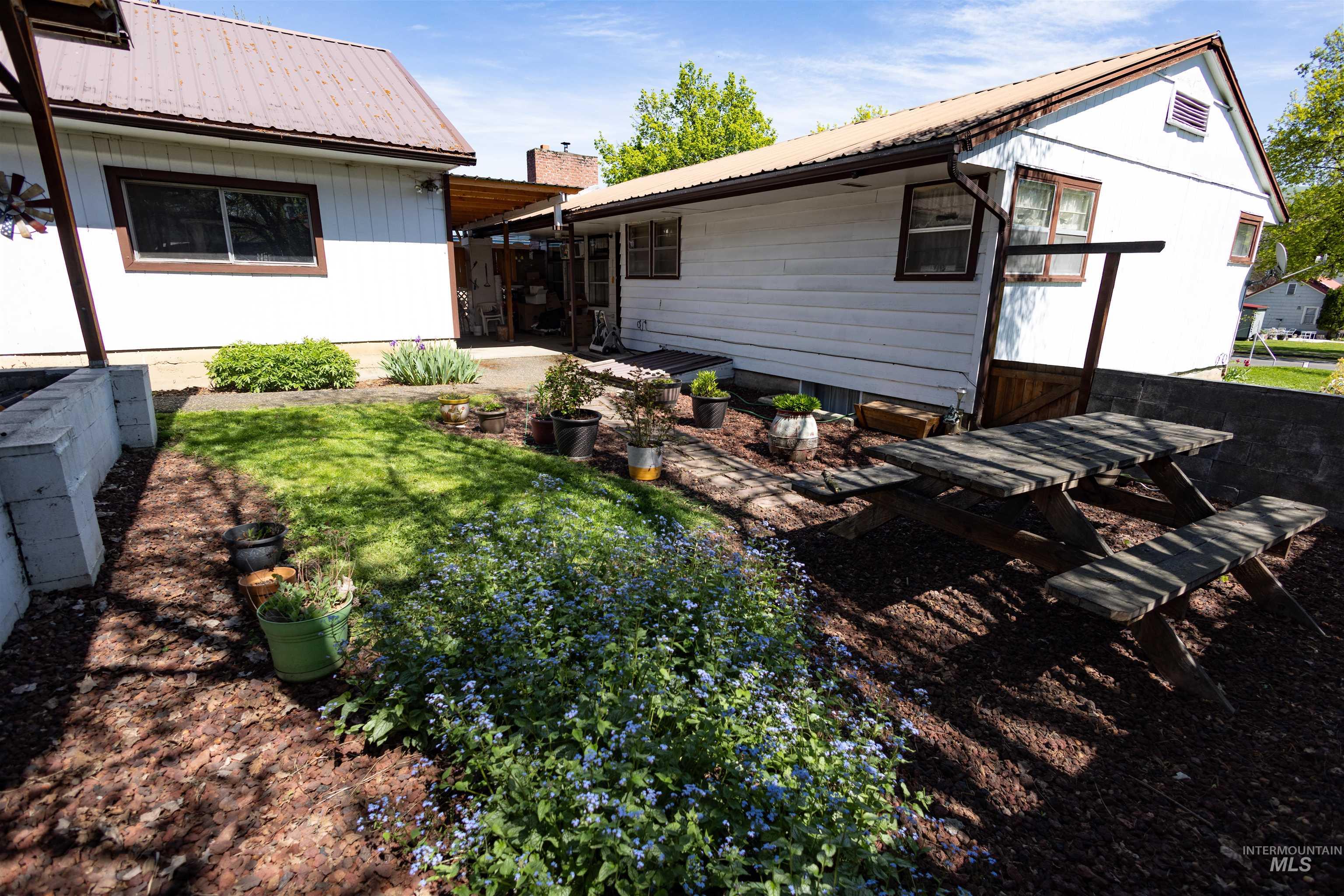 712 Hill St Property Photo 5
