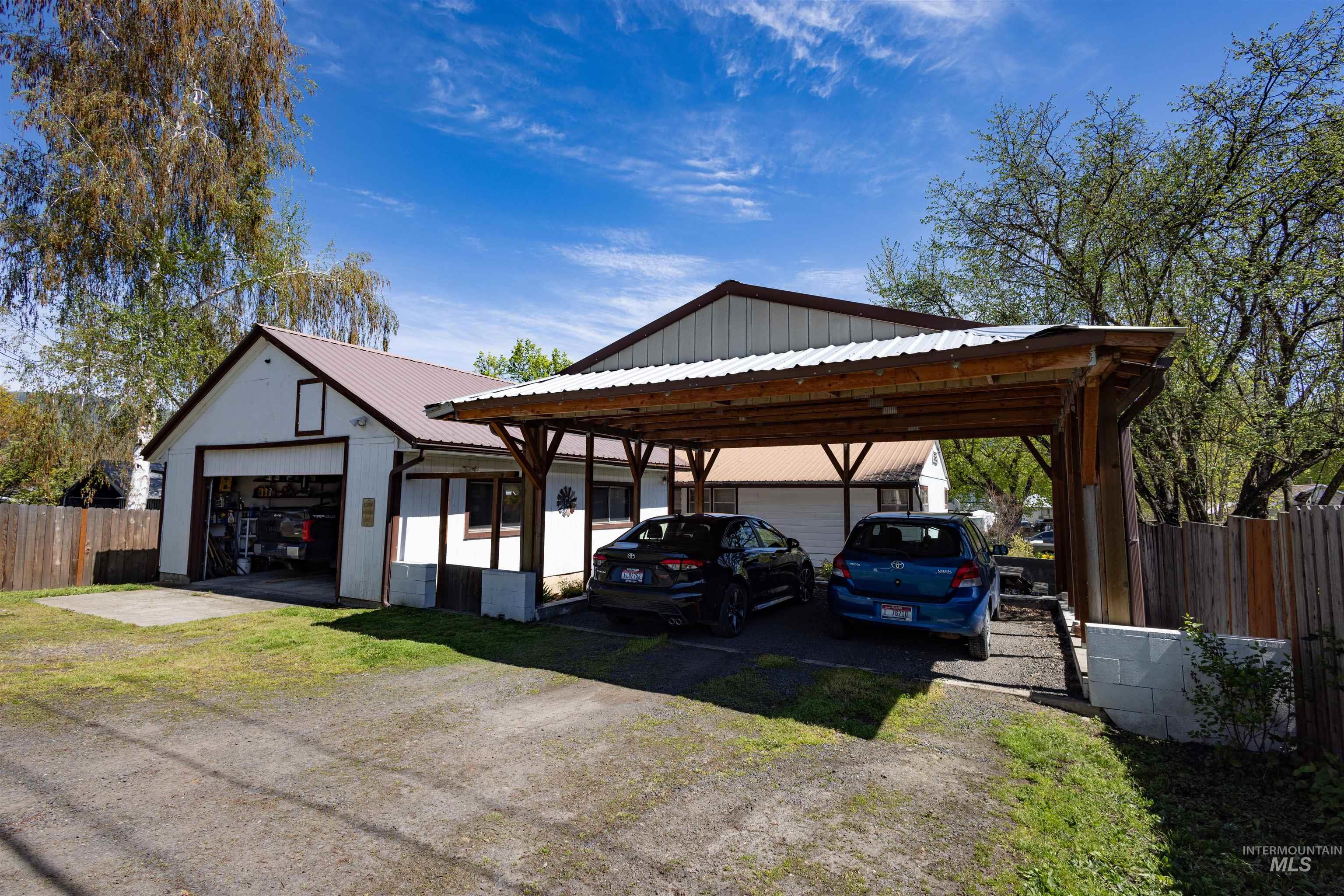 712 Hill St Property Photo 8