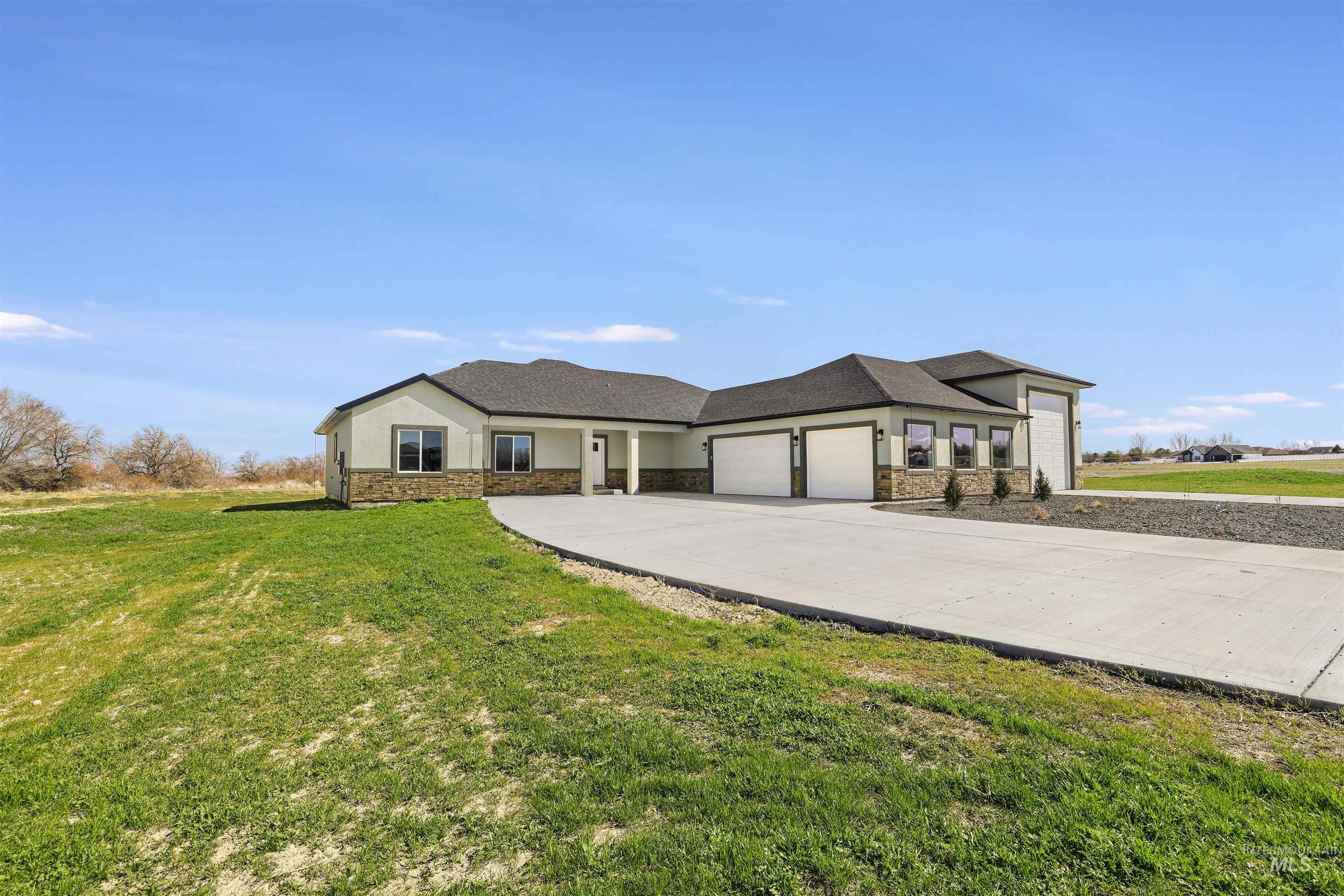 2514 Tulip Cir Property Photo 4