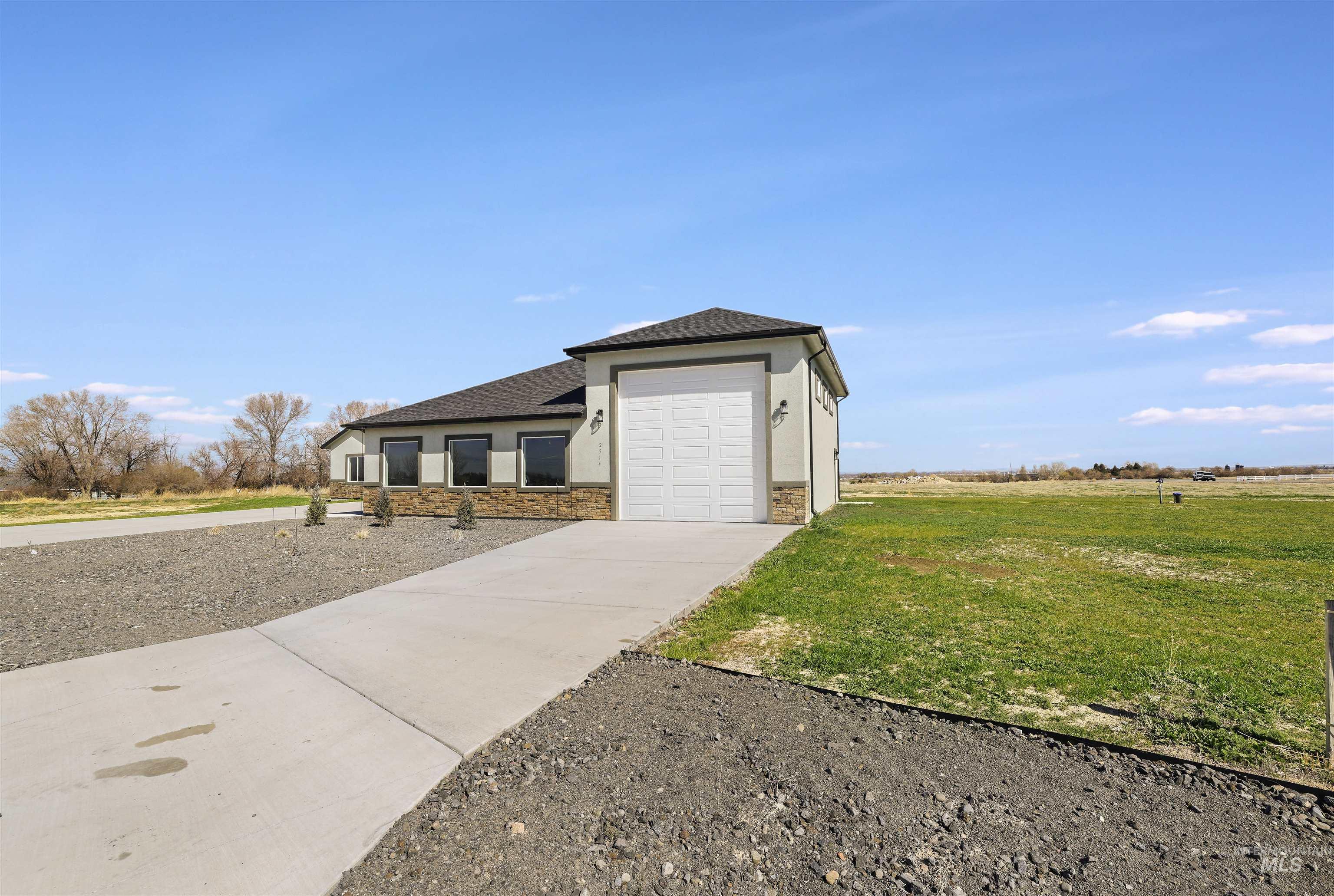 2514 Tulip Cir Property Photo 5