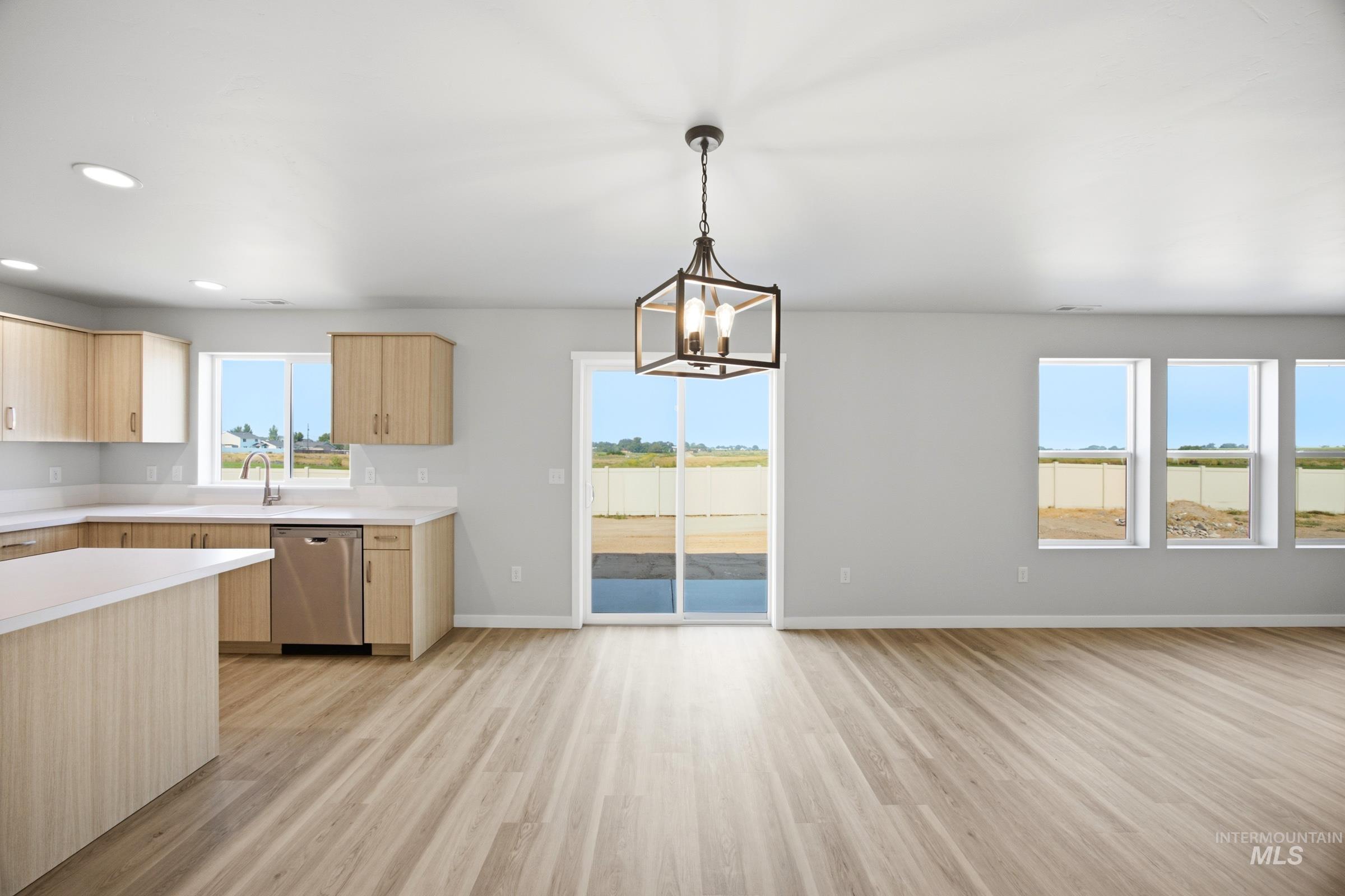 1809 N Birch St Property Photo 6