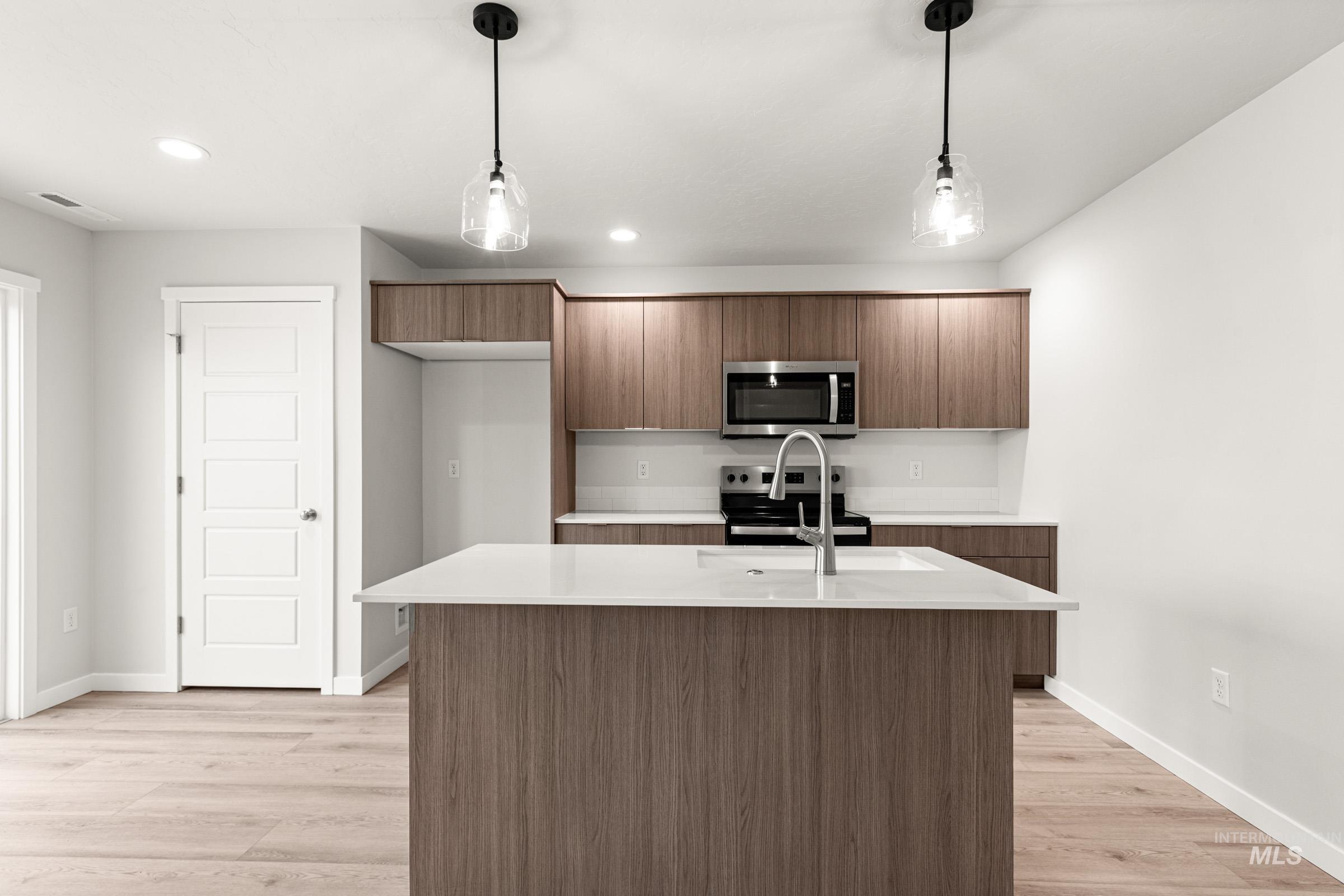 10824 Rutland St Property Photo 3