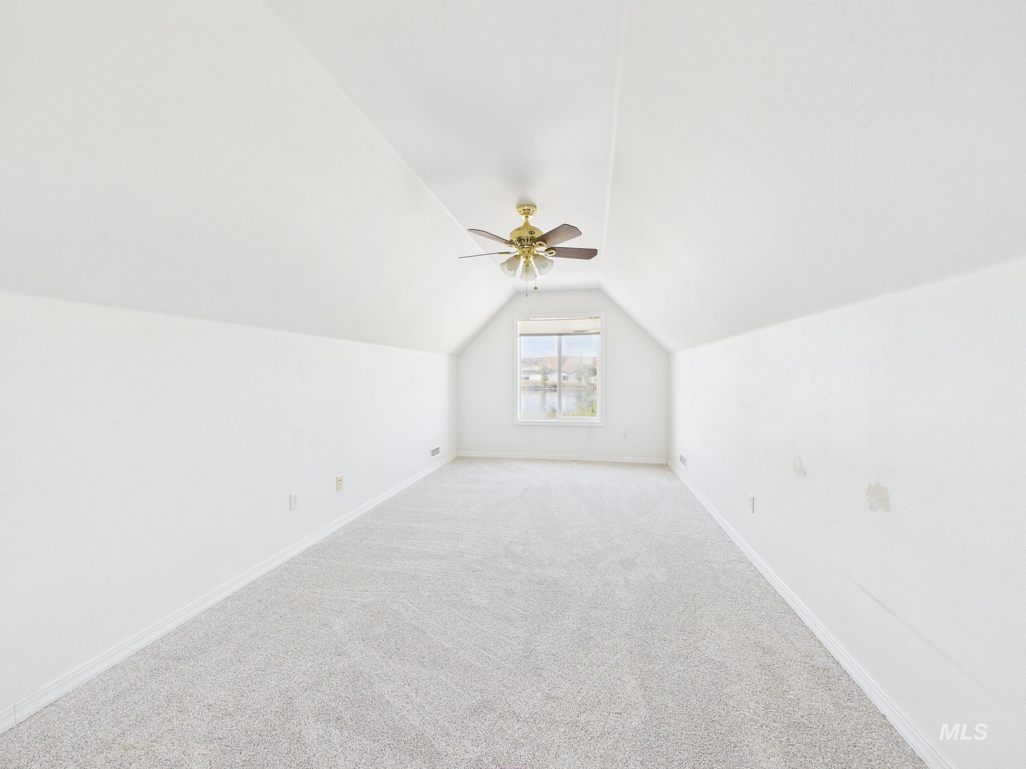2395 Airport Rd Property Photo 10