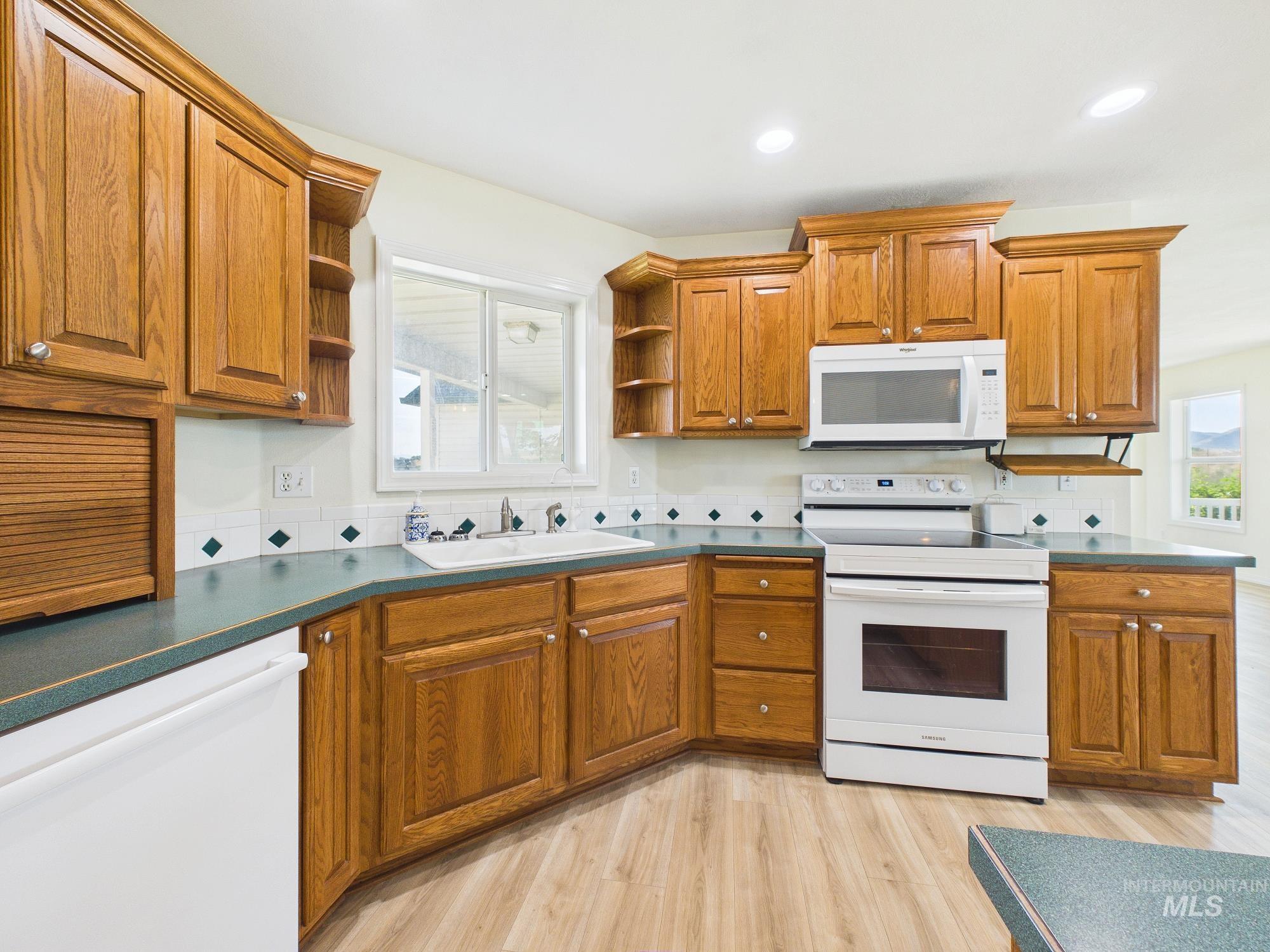 2395 Airport Rd Property Photo 16