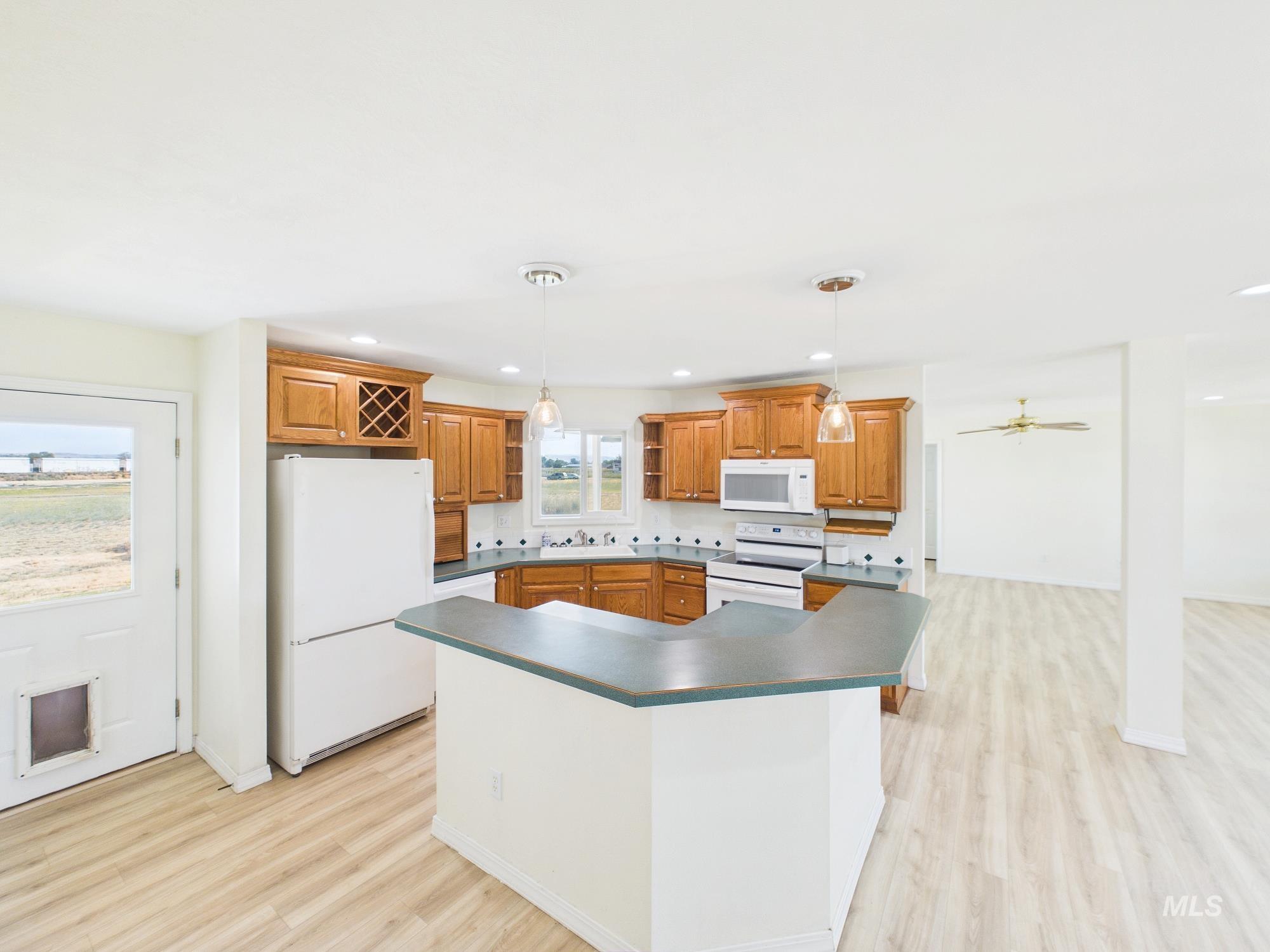 2395 Airport Rd Property Photo 18