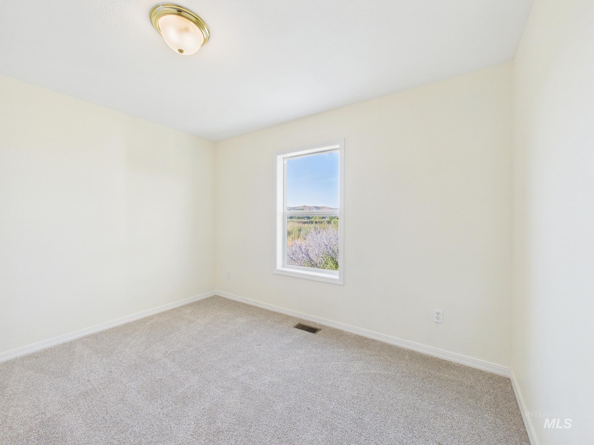 2395 Airport Rd Property Photo 24