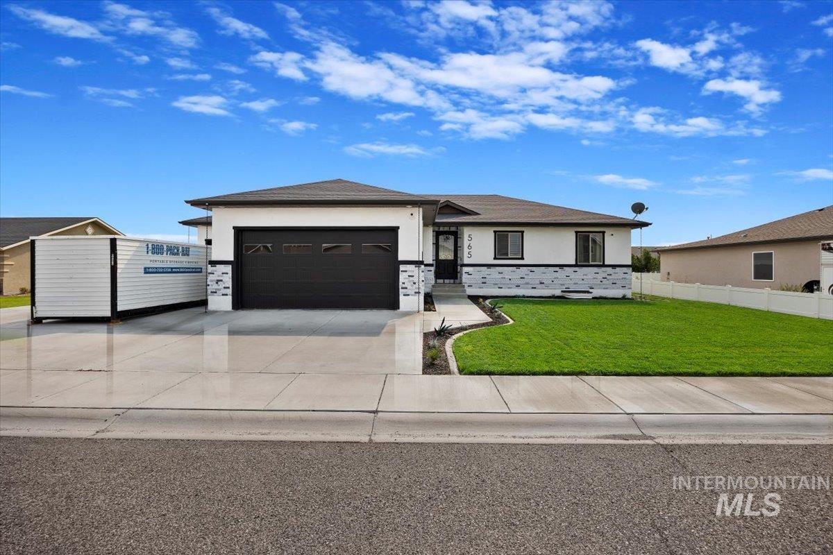 565 Clearwater Way Property Photo 1