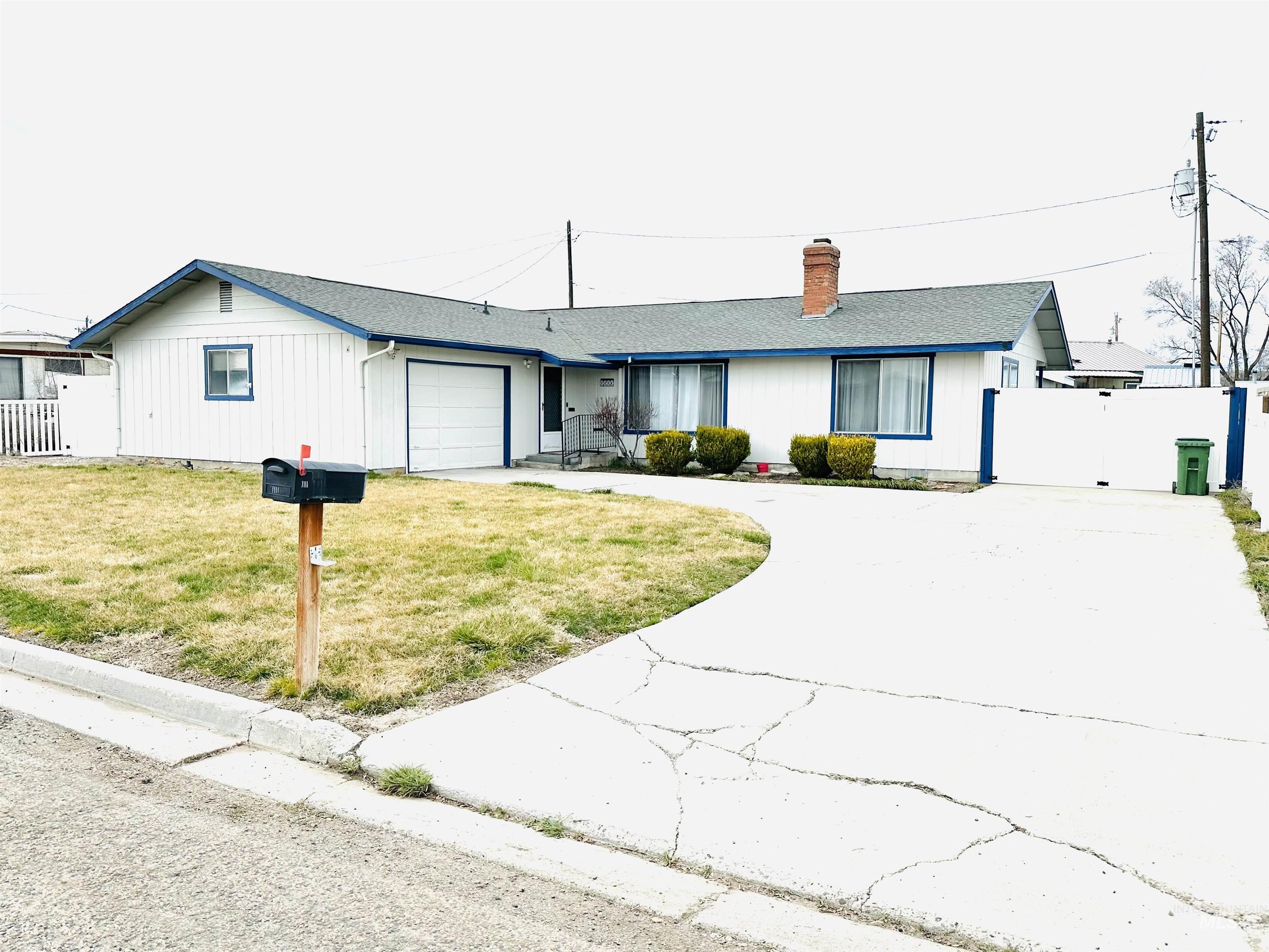 1111 W D St Property Photo 1
