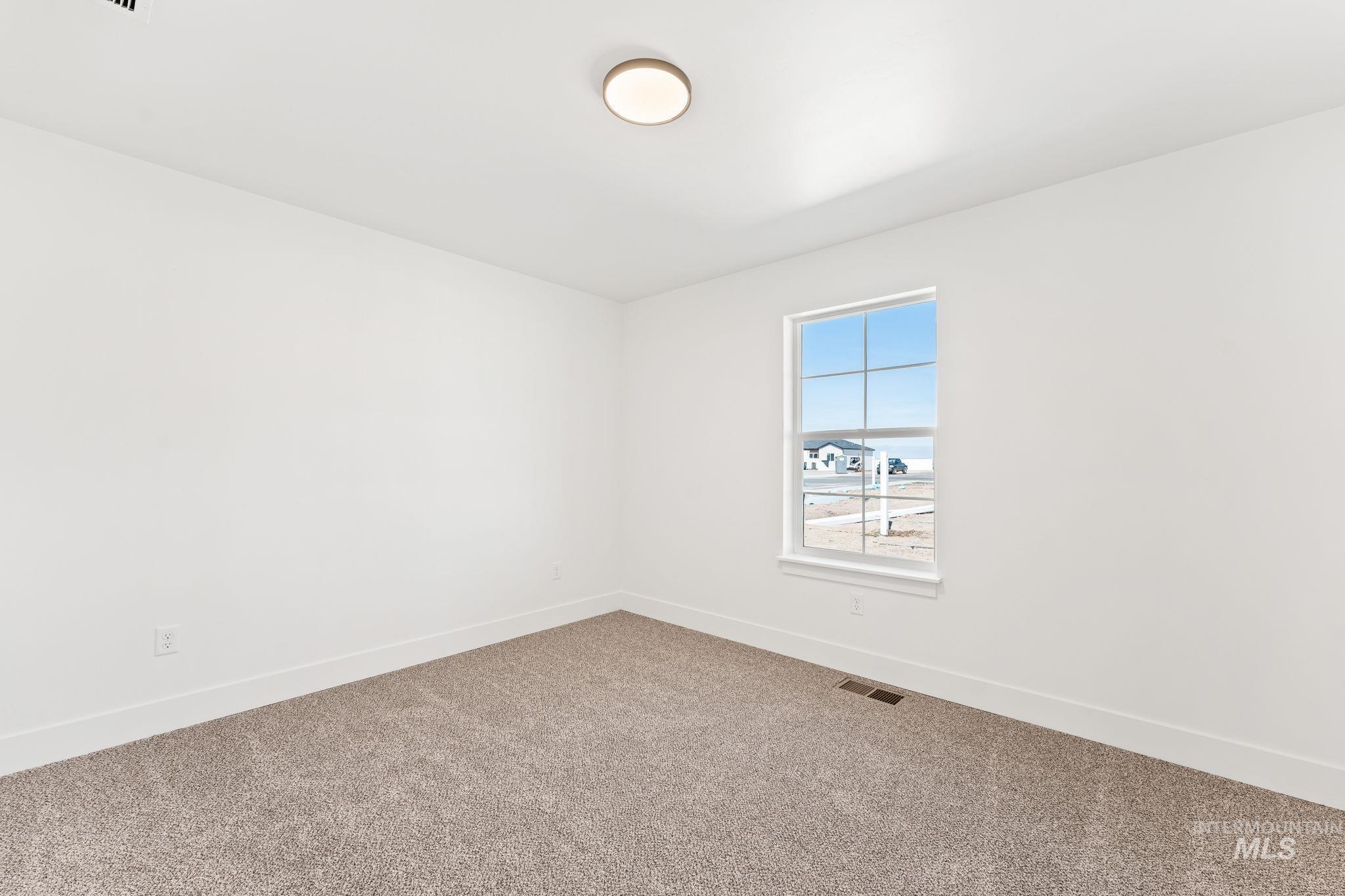 1330 19th Ave E Property Photo 3