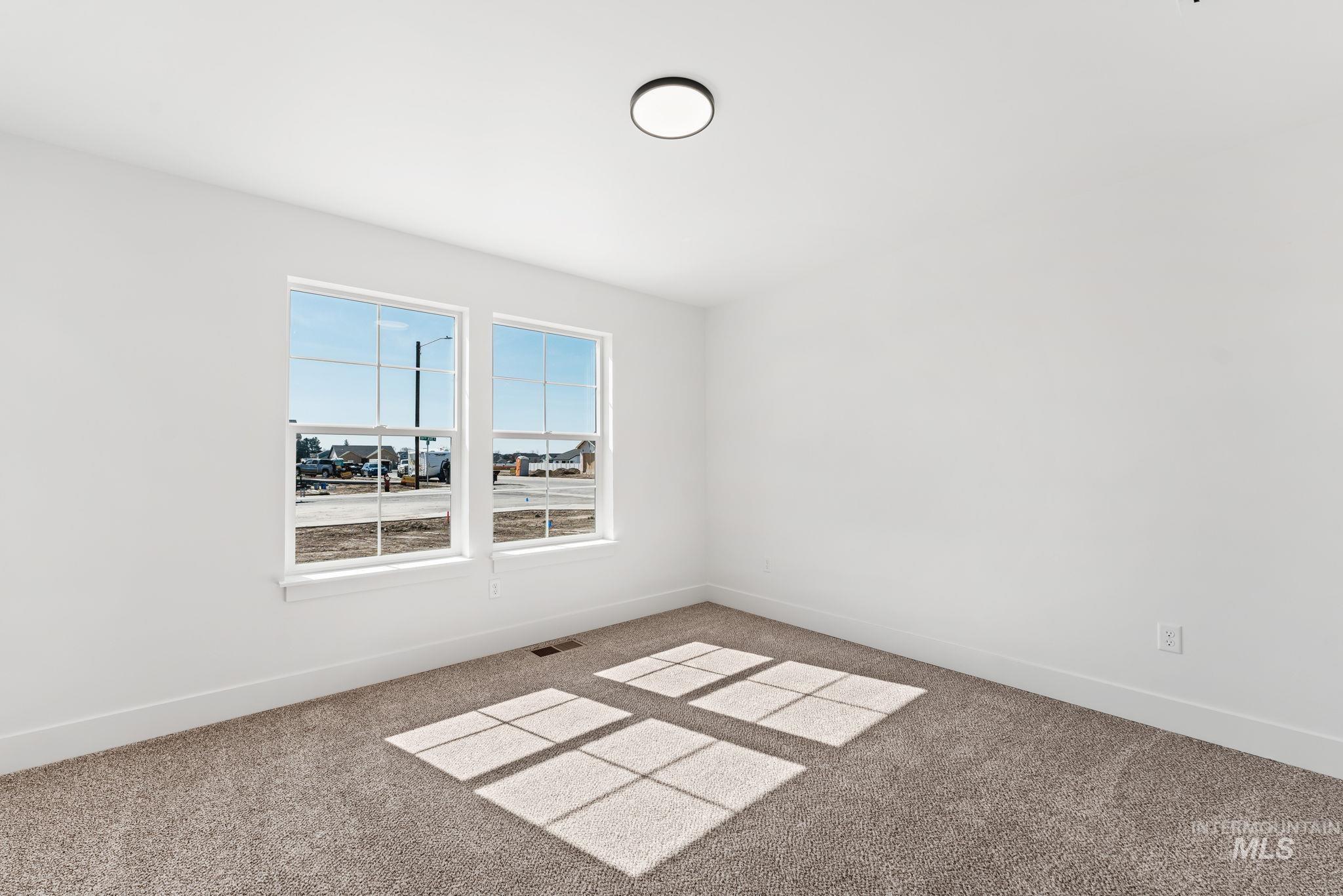 1330 19th Ave E Property Photo 8