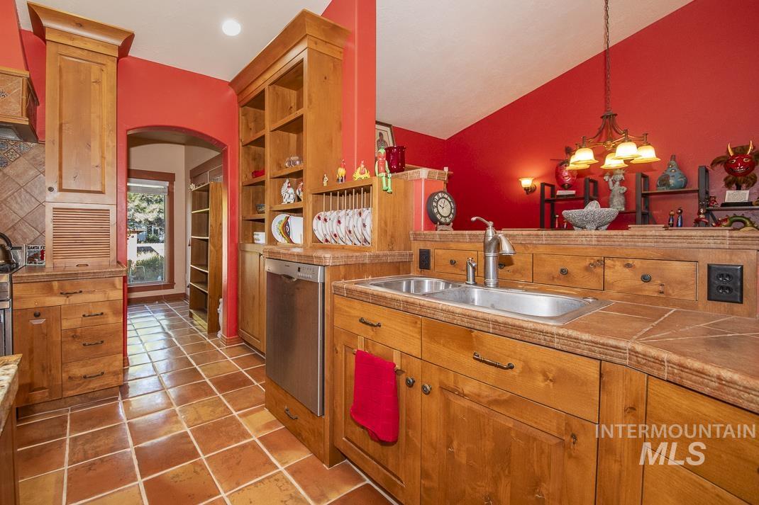 2214 Washington Property Photo 12