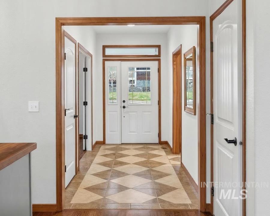 2309 Cambridge Ct. Property Photo 3