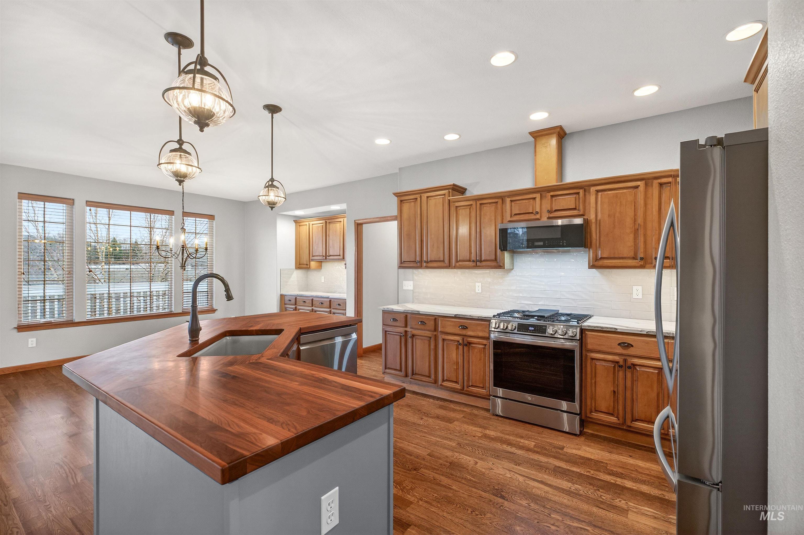 2309 Cambridge Ct. Property Photo 4