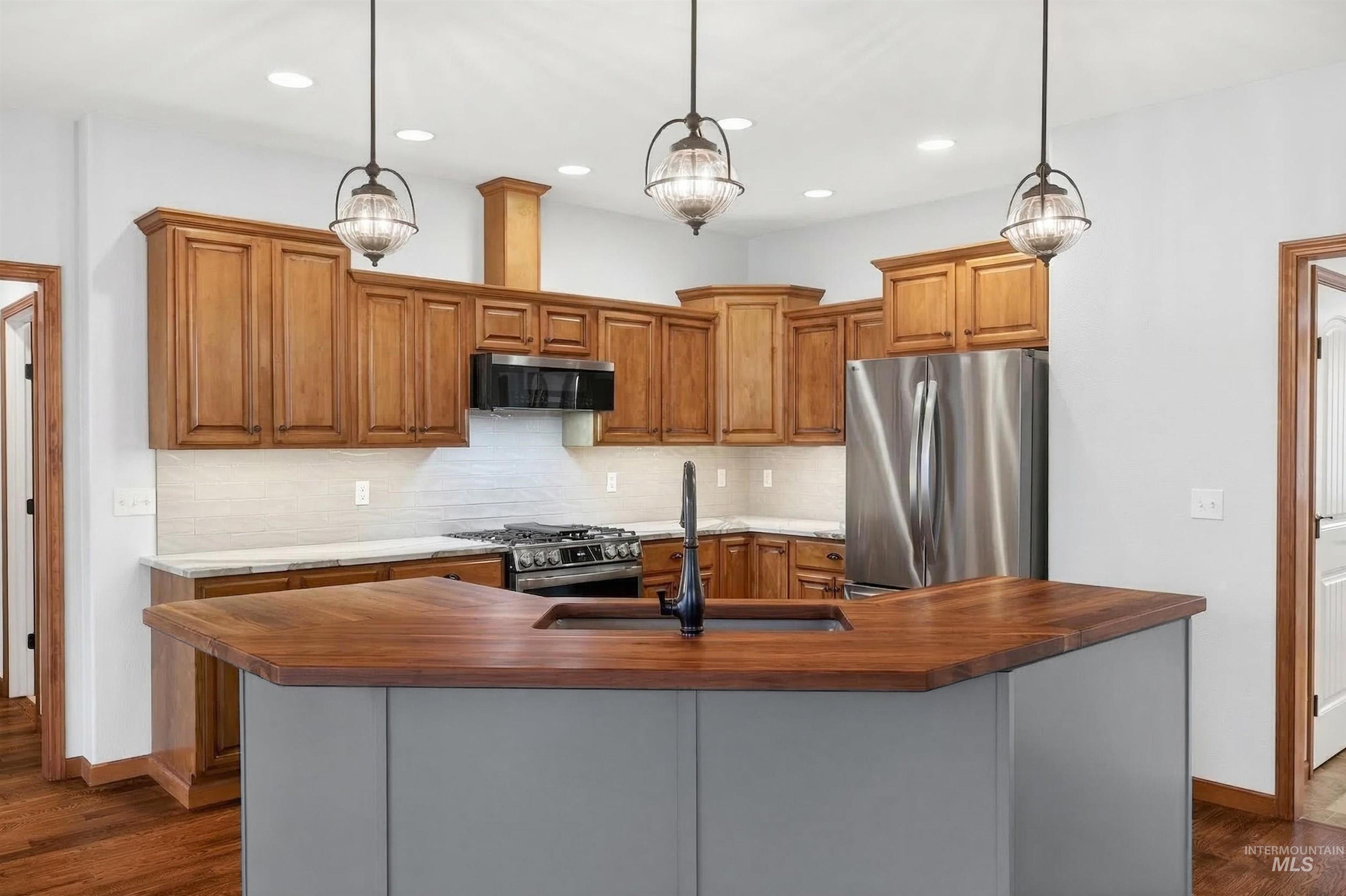 2309 Cambridge Ct. Property Photo 6