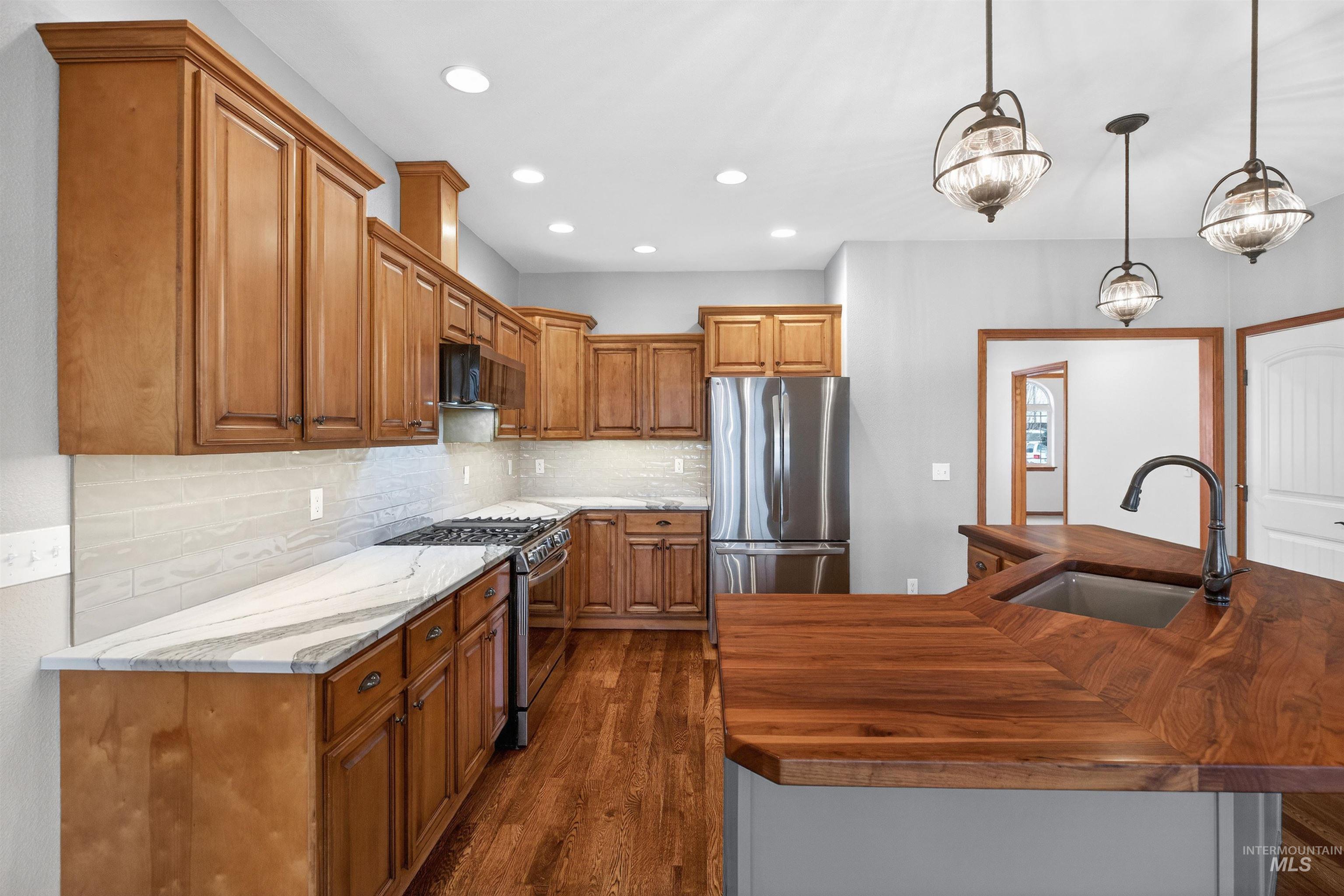 2309 Cambridge Ct. Property Photo 8