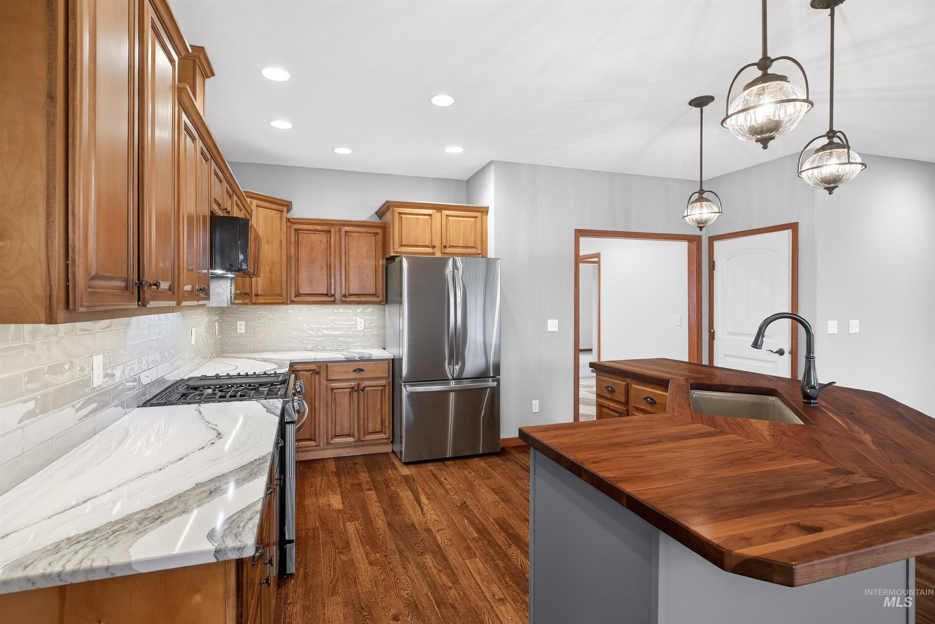 2309 Cambridge Ct. Property Photo 9
