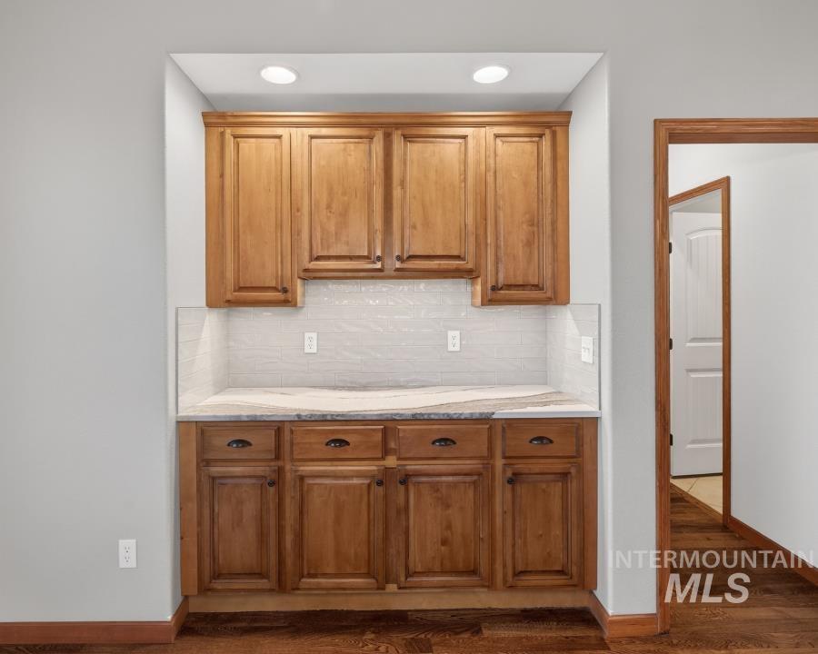 2309 Cambridge Ct. Property Photo 11