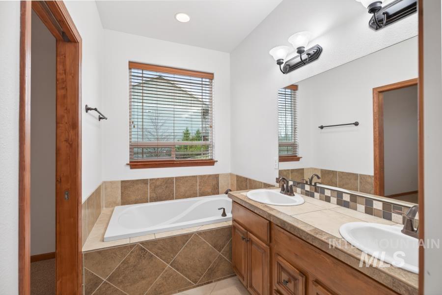 2309 Cambridge Ct. Property Photo 22