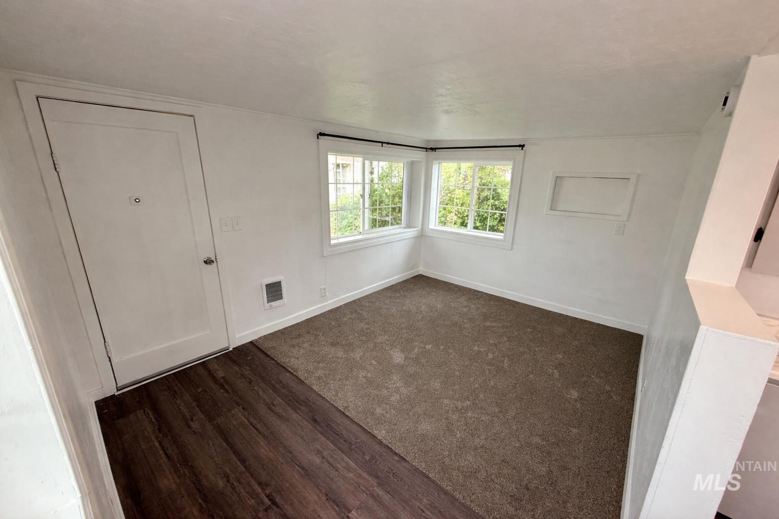517 12th St Property Photo 8